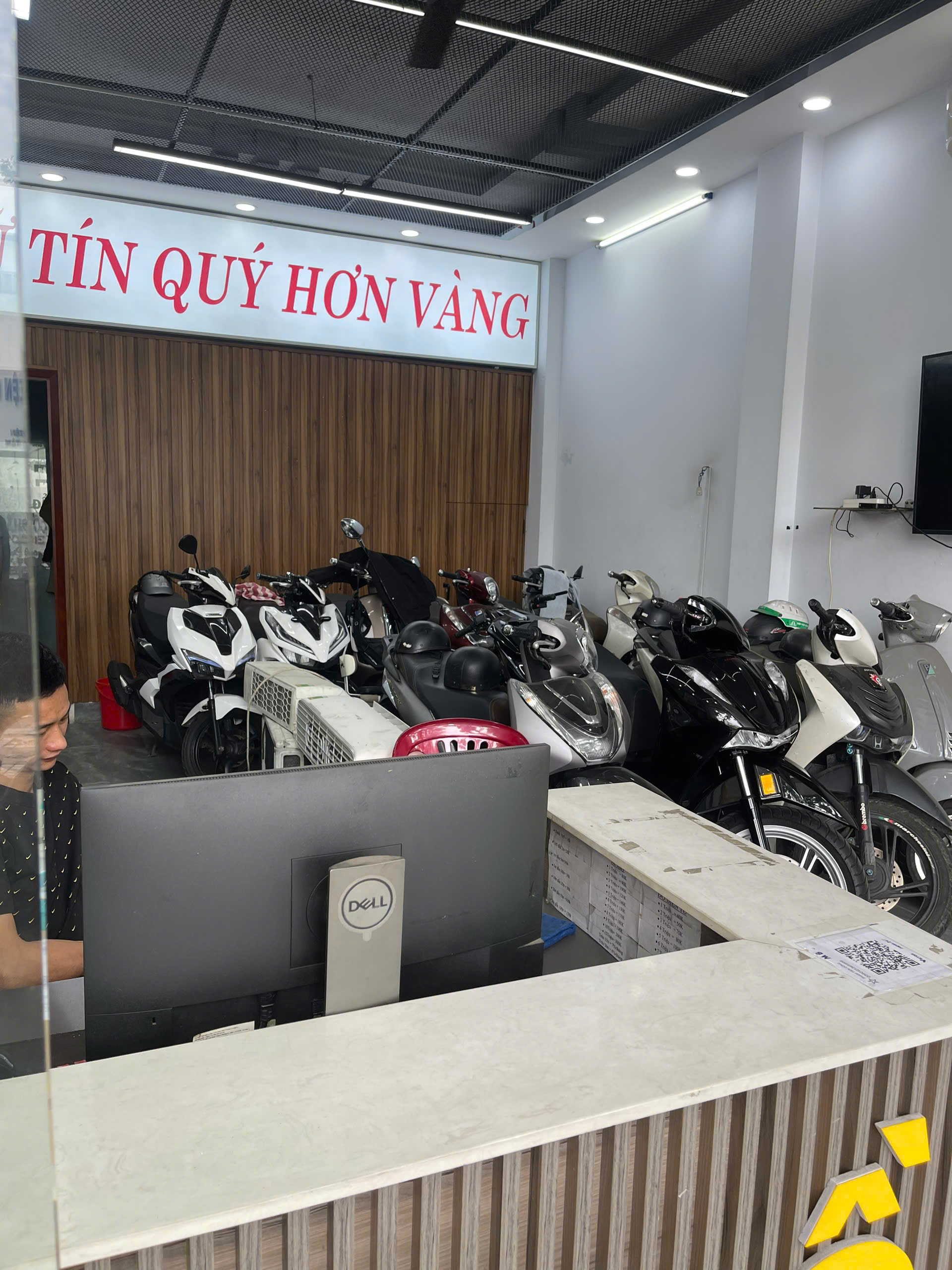 cầm sổ đỏ