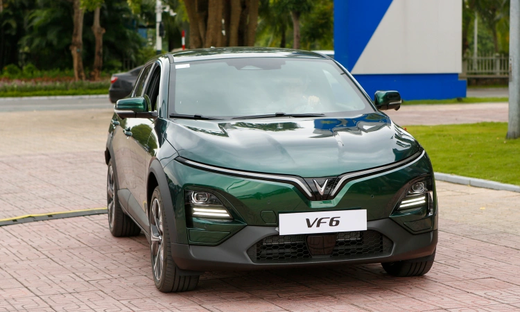 Cầm Xe Ô Tô Điện VF6
