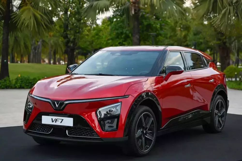 Cầm Xe Ô Tô Điện VF7