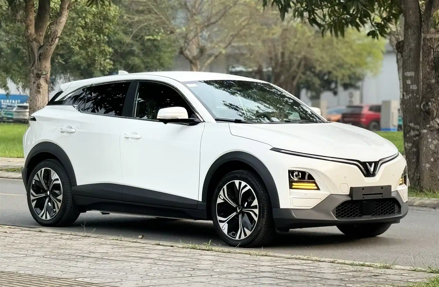 Cầm Xe Ô Tô Điện VF6