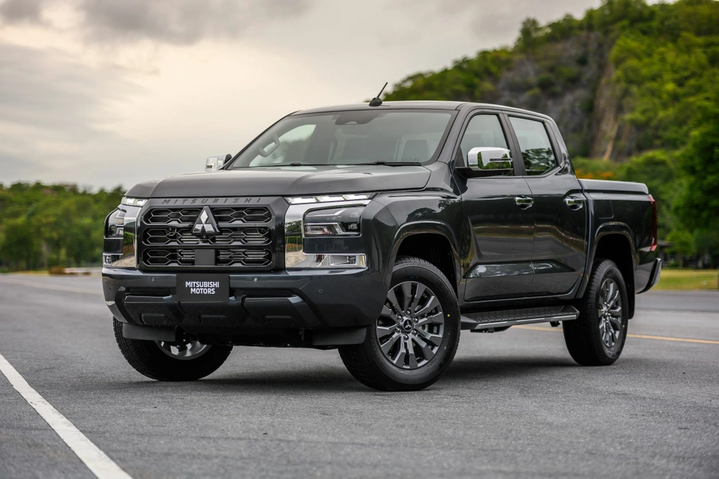 cầm ô tô Mitsubishi