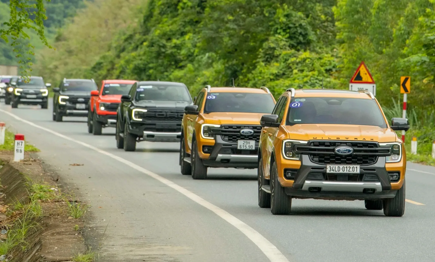 cầm xe bán tải